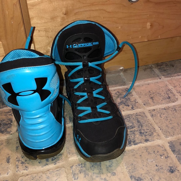 Under armor Charge basket ball shoes - Picture 3 of 4